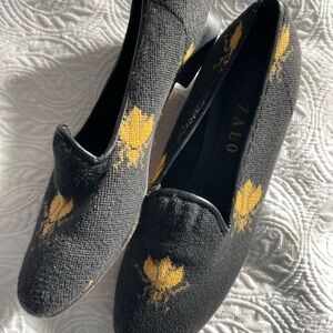 Zalo Classic Black Needlepoint Slip on Flats with Gold Bees Design Women’s 10m